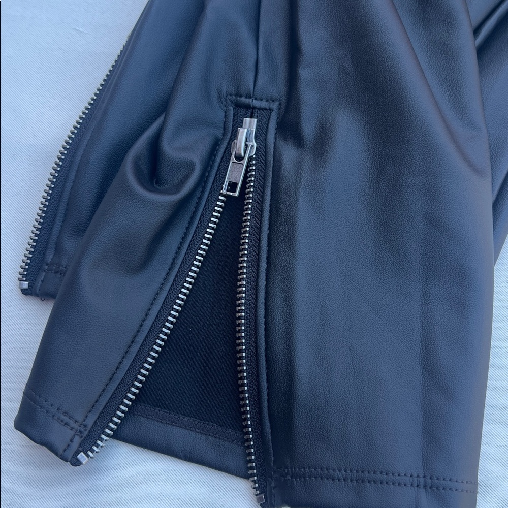 Torrid‎ | Crop Signature Waist Faux Leather Ankle Zip Legging (Size 3) - Picture 8 of 8